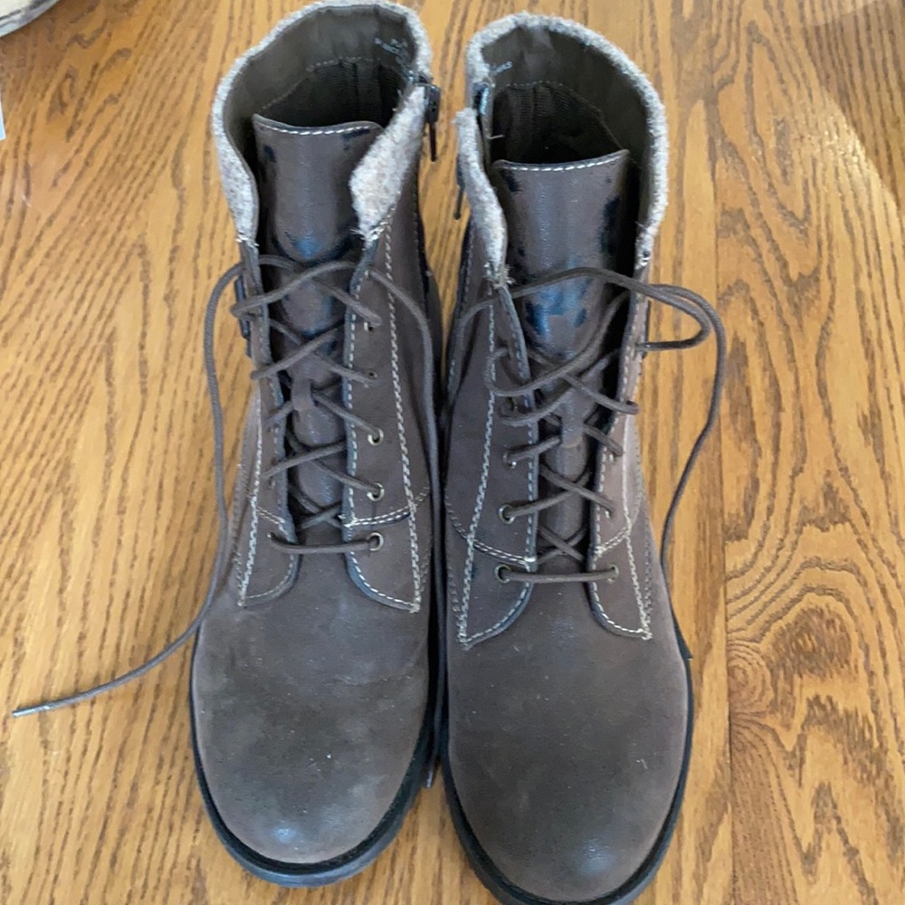 Crown Vintage Brown Lace-Up Women's Boots size 10